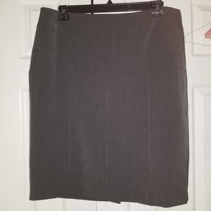 Gray lined slim fit skirt